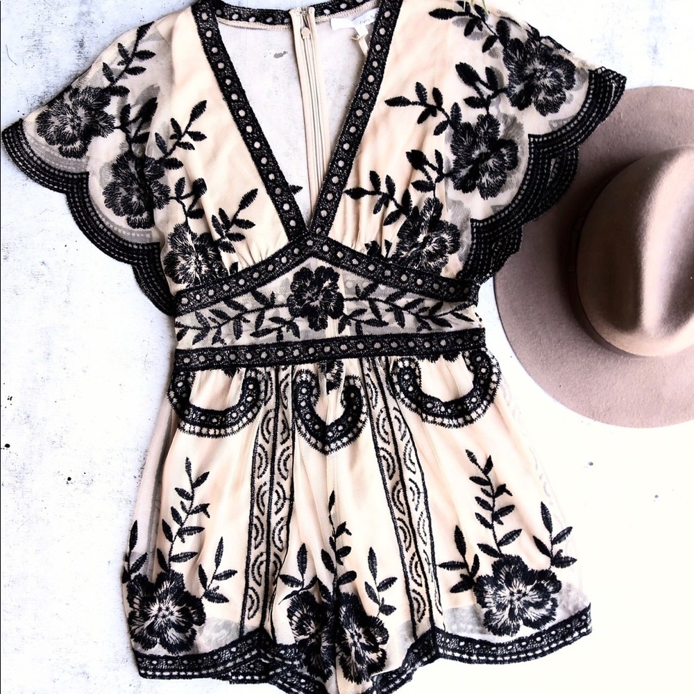 NWT Honey Punch nude/black lace romper